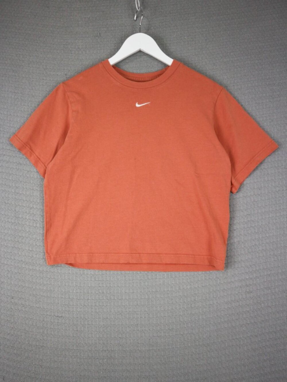 The Nike Tee Loose Fit Womens Peach Tee XS